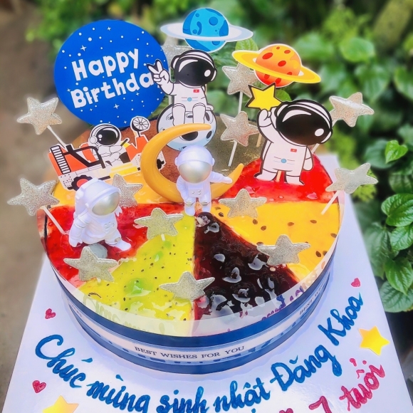 Chủ đề Bé Trai phi hành gia + 2 tượng nhựa - size 24